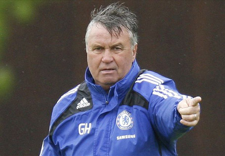 HLV Guus Hiddink chính thức dẫn dắt Chelsea.